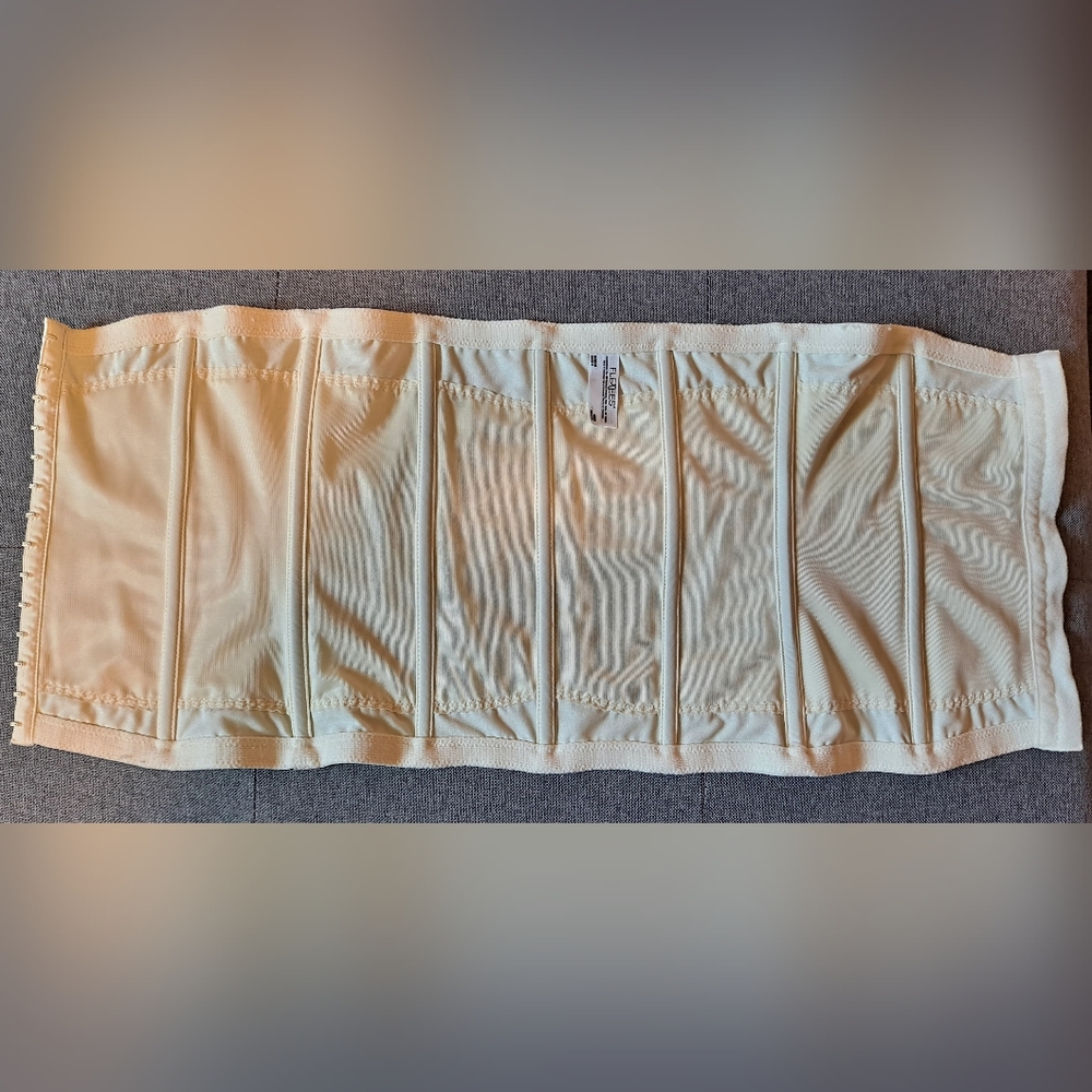Medium Flexees Girdle - image 3